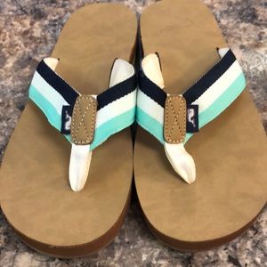 Vineyard Vines flipflop sandals, Sz 8, green navy